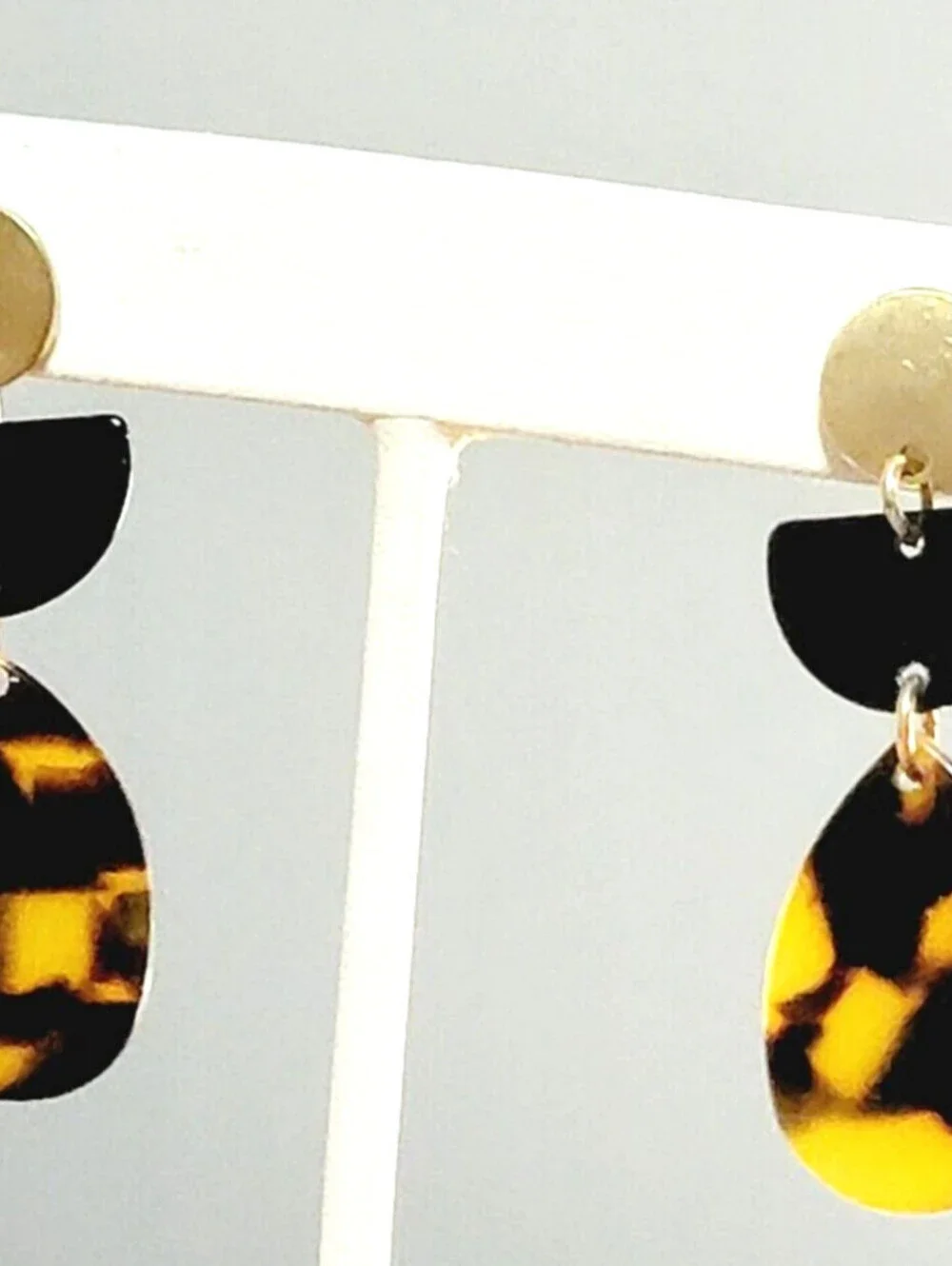 Jungle Print Dangle Pierced Earrings Cheetah Lucite Black Brown Modern kp-58